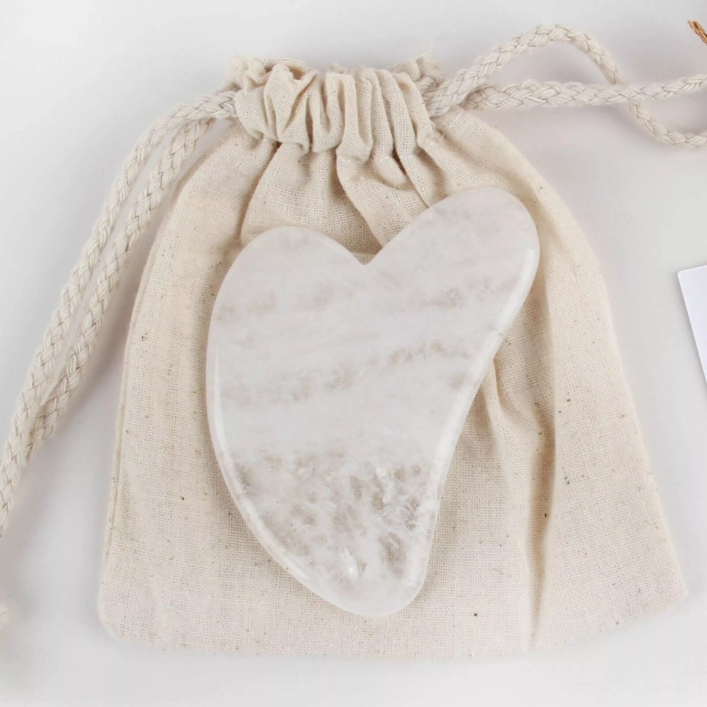 GUA SHA en cristal de roche et sa housse offerte